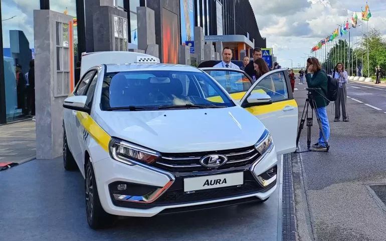 АВТОВАЗ представил Lada Aura для такси