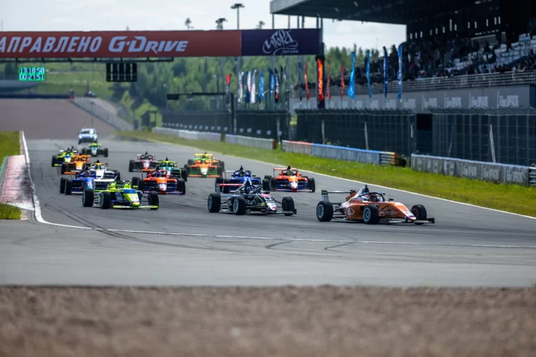 Абсолютный триумф LADA Sport в «Формуле-4»: 6 побед и 8 трофеев