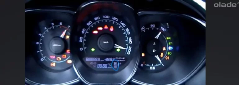 Что значат индикаторы бортового компьютера Vesta? (фото)