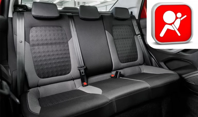 Lada Iskra получила индикацию о не пристёгнутых ремнях безопасности задних пассажиров