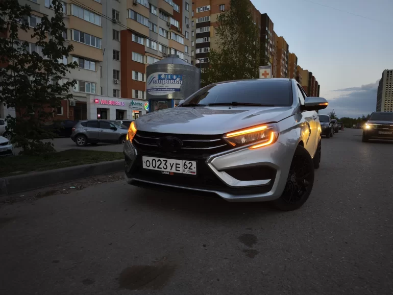 Как сделать американки (оранжевые ДХО) на Lada Vesta NG Как сделать американки (оранжевые ДХО) на Lada Vesta NG