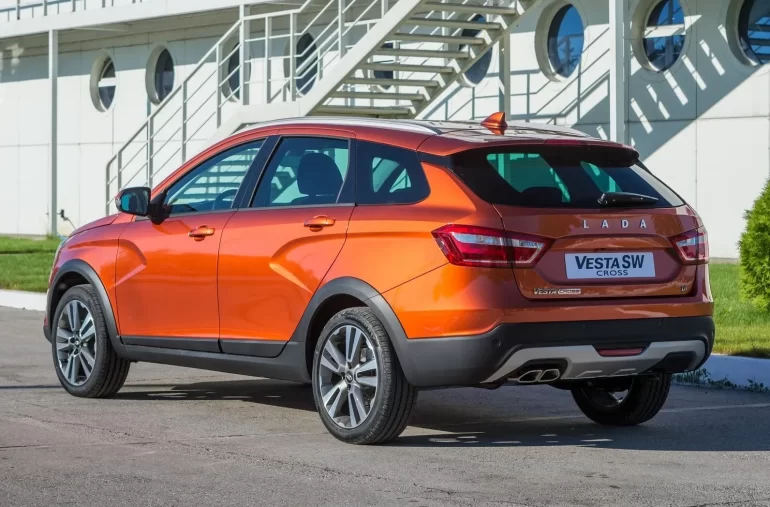Какого года купить Lada Vesta Cross?