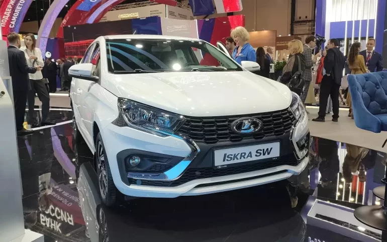 АВТОВАЗ рассказал, когда Lada Iskra появится у дилеров по всей стране