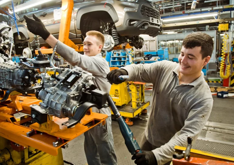 Сколько людей работает на АВТОВАЗе в середине 2025 года