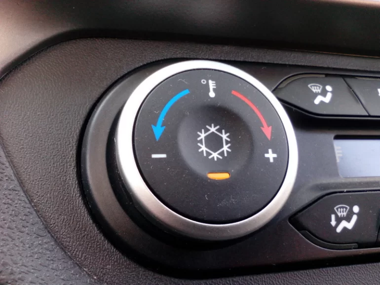 Почему когда включаешь кондиционер, двигатель начинает перегреваться?