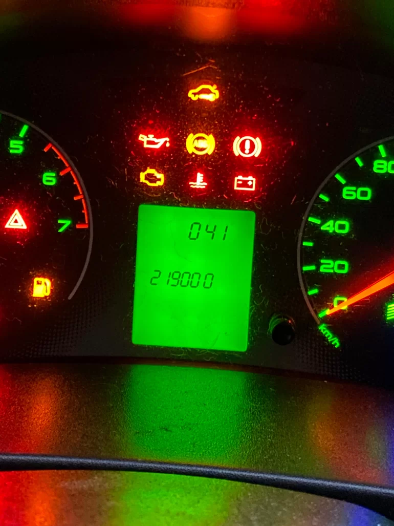 На БК нет температуры двигателя и расхода топлива