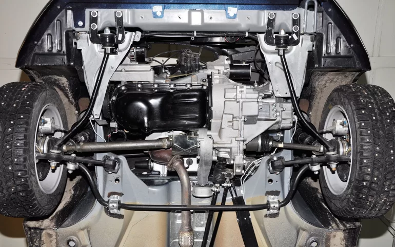 Рулевой шарнир задевает за рулевую рейку