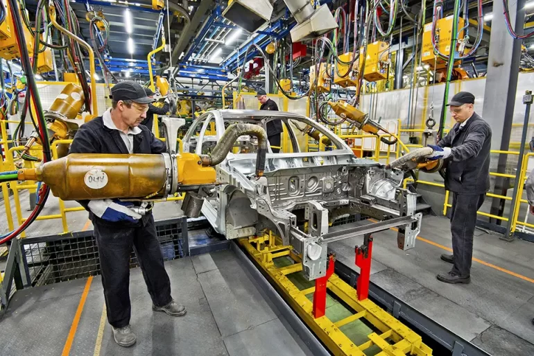 АВТОВАЗ перешел на 4-х дневную рабочую неделю в 2025 году, новые подробности