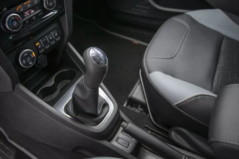 МКПП с трудом включаются передачи на холодную