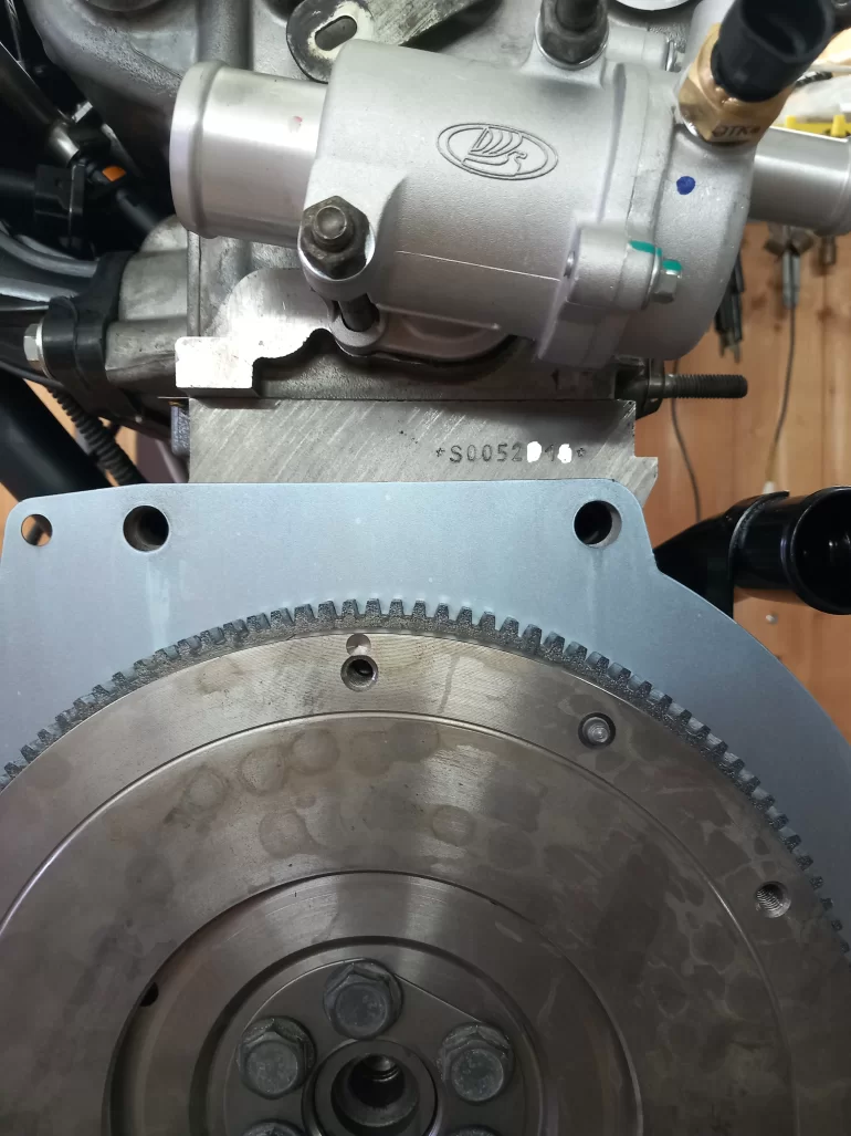 На блоке цилиндров 21179 EVO нет модели двигателя