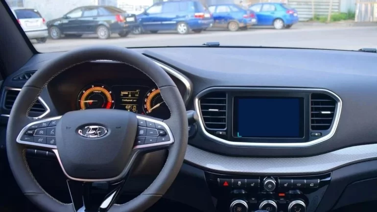 Потух экран магнитолы, отображает только уровень громкости на экране