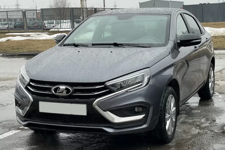 Житель Оренбурга вернул Lada Vesta из-за гула