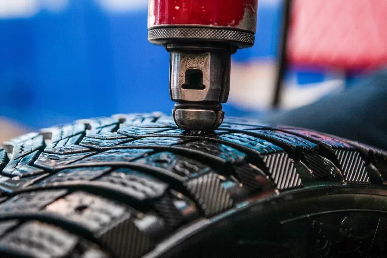 Стоит ли дошиповывать шины автомобиля?