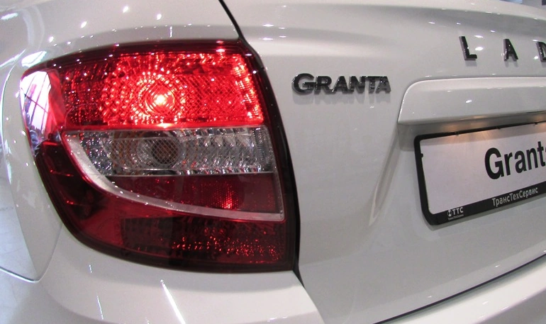 Почему постоянно перегорает лампа в фонаре?