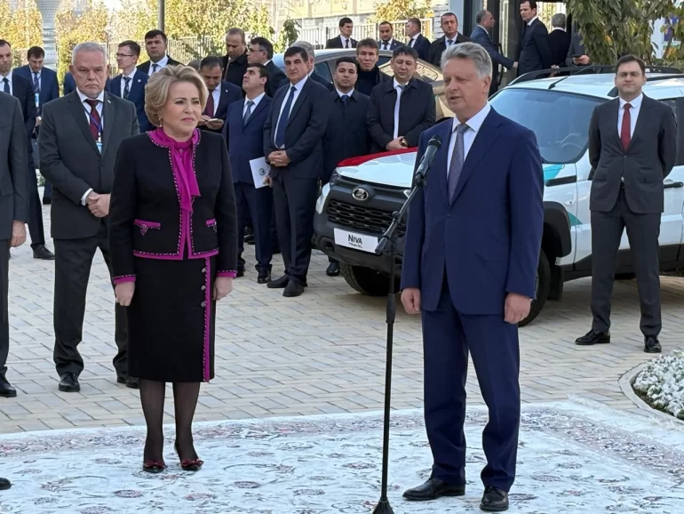 Автомобили LADA переданы российско-таджикским школам