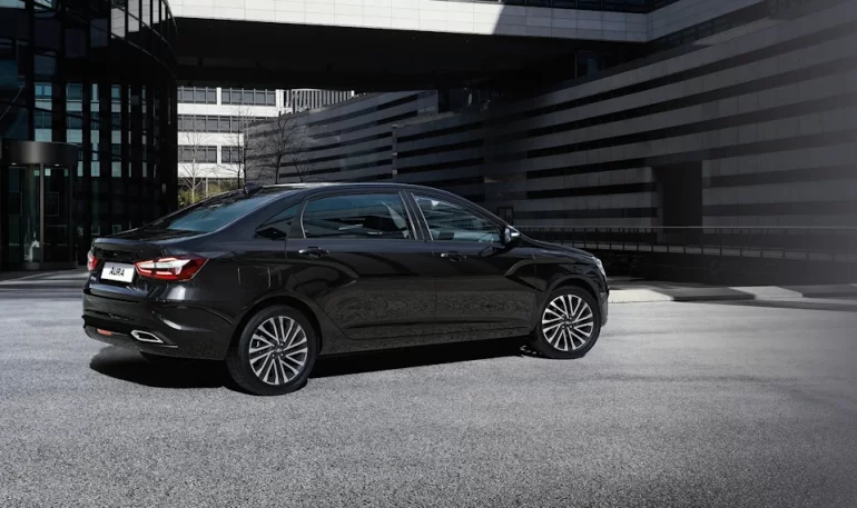 АВТОВАЗ рассказал про низкий спрос на Lada Aura в конце 2025 года