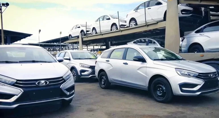 Запасы автомобилей у дилеров LADA в конце 2025 выровнялись