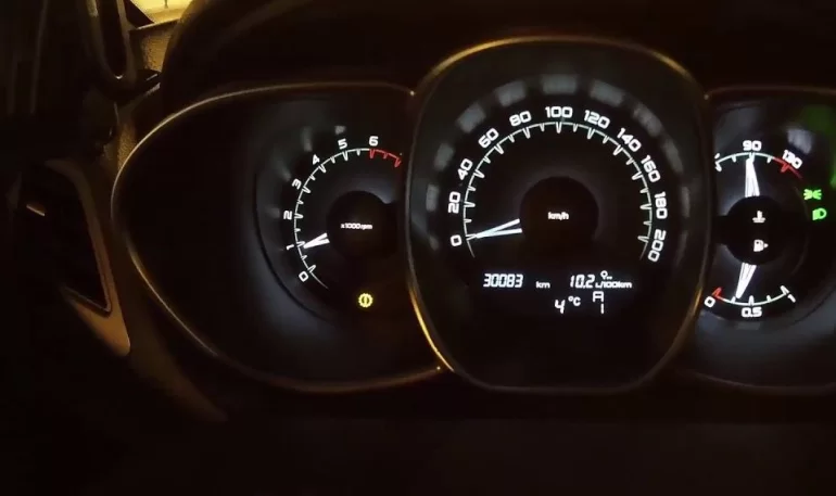 Глохнет после начала движения, загорается индикатор шестерёнка