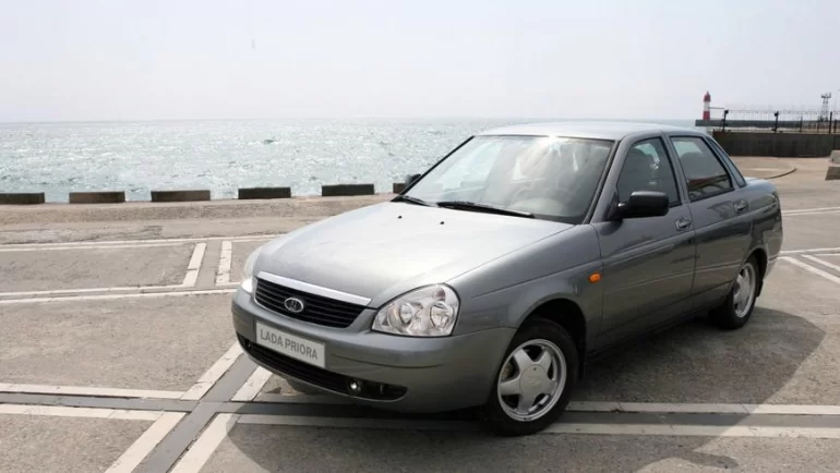 На холодную заводится с третьего раза, потом нужно подгазовывать