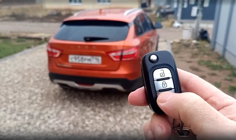 Как активировать кнопки на брелоке для открытия багажника на Lada Vesta