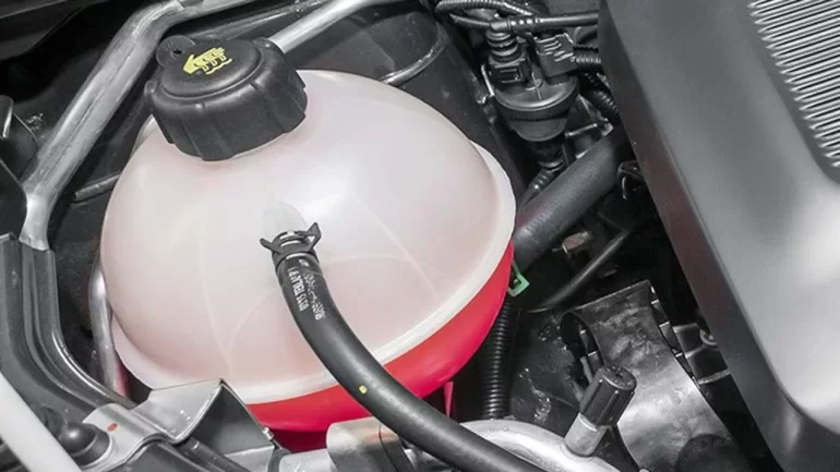 Регулярно уходит антифриз, дилер говорит - испаряется