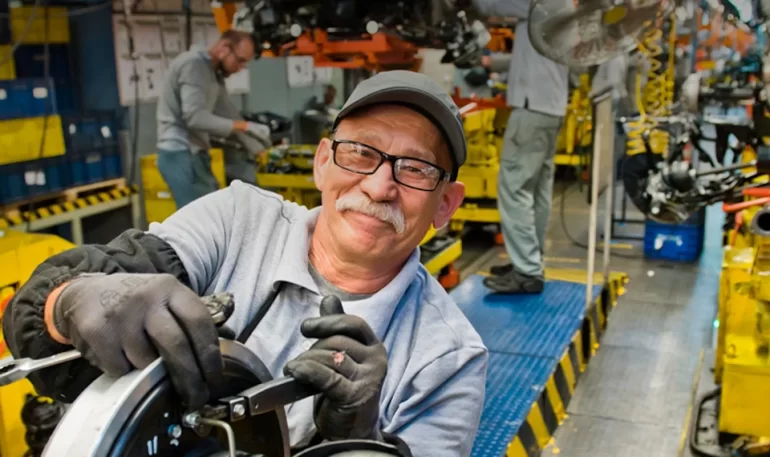 Какие зарплаты на АВТОВАЗе в конце 2025 года