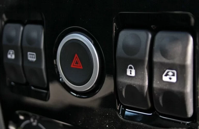 Не работают поворотники, свет в салоне, дворники, аварийка