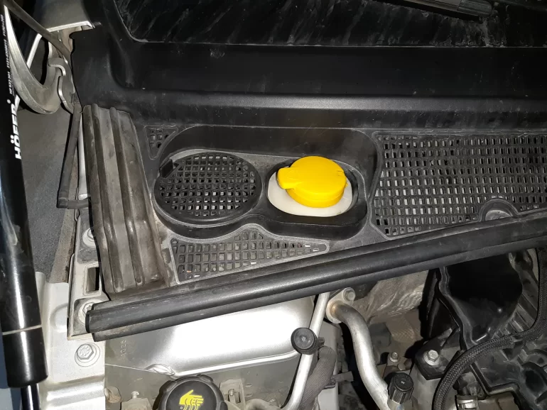 Какой объем бачка омывателя стекла на XRAY?