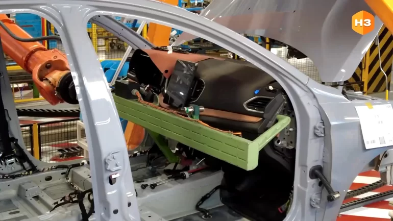 АВТОВАЗ начал в автоматическом режиме ставить торпедо на Lada Vesta