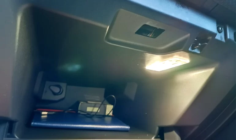 Как установить подсветку в бардачок Lada Iskra