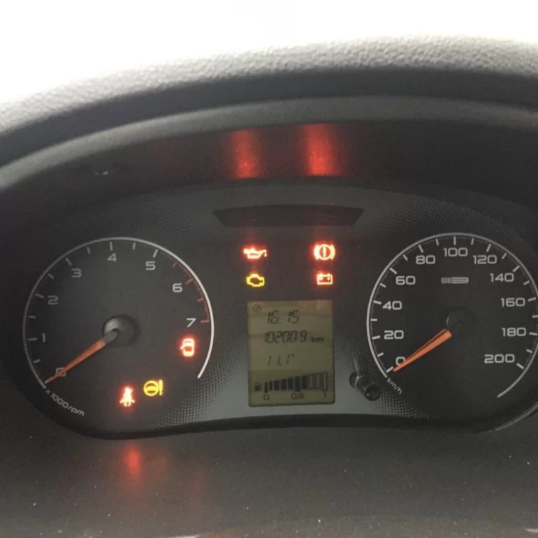 Периодически глохнет на холостом ходу, потом заводится без проблем