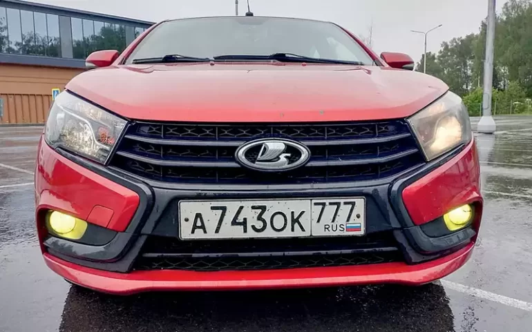 Стоит ли покупать китайские фары на Lada Vesta?