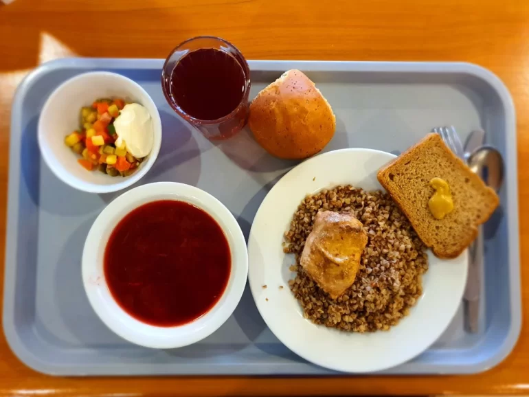 Рабочие АВТОВАЗа показали свои обеды