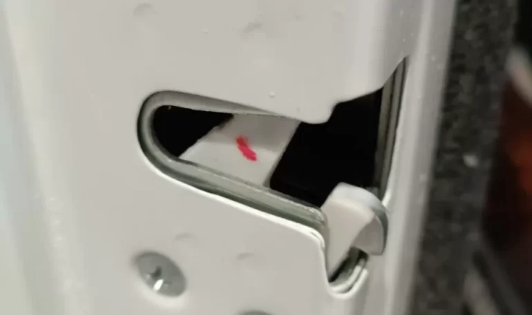 Сломался замок двери багажника на Ниве Тревел