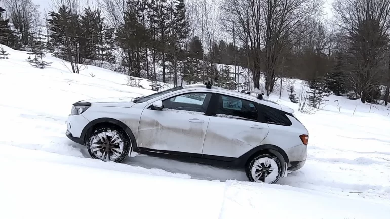 Стоит ли крепить пластиковый порог герметиком?