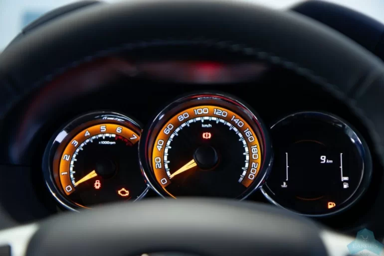 Заводится на горячую не с первого раза, какой то визг