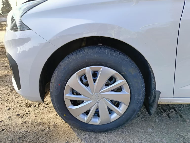 Какой код краски у колпаков дисков Лада Искра?