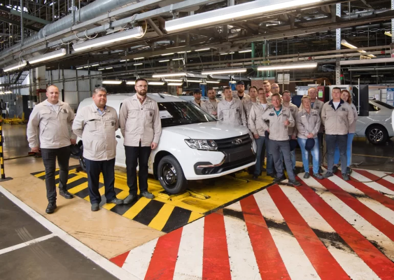 По каким ценам покупают автомобили LADA рабочие АВТОВАЗа летом 2026 года