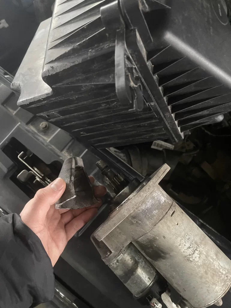 Ломается носик стартера, что делать?