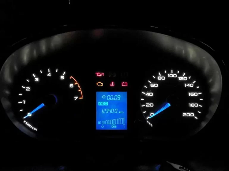 При запуске разом загораются: Check Engine, давление масла, температура и АКБ