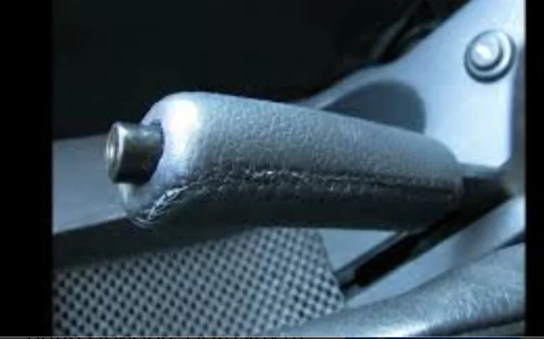 Не щелкает ручник у Приоры