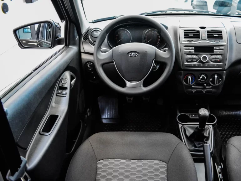 При включении зажигания не заводится, не горит панель приборов