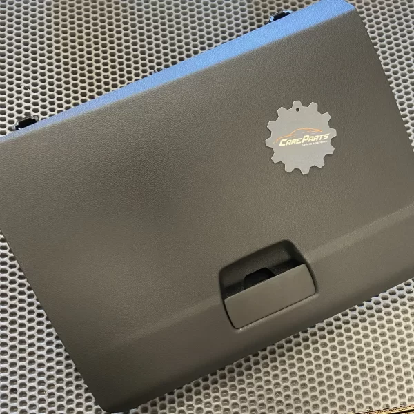 Крышка вещевого ящика в сборе для Lada Iskra