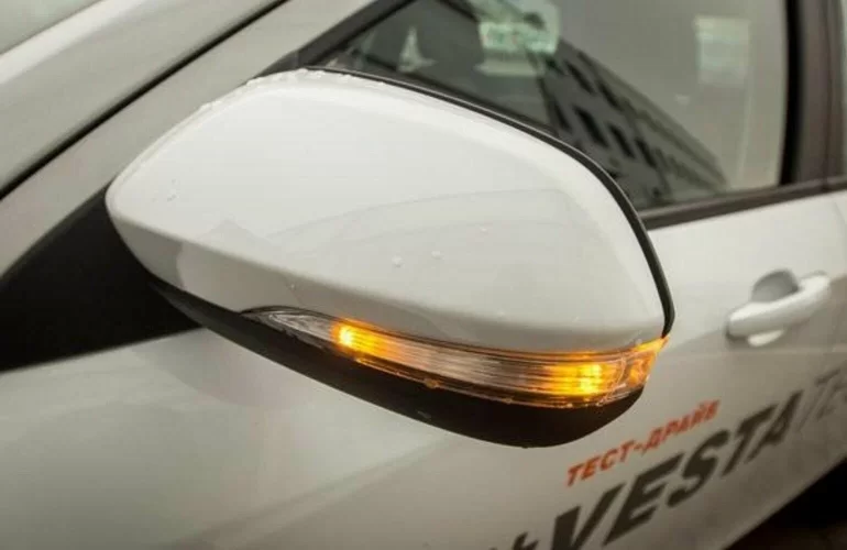 Не отключается левый указатель поварота