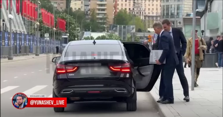 Глава АВТОВАЗа Максим Соколов пересел с Mercedes на Lada Aura