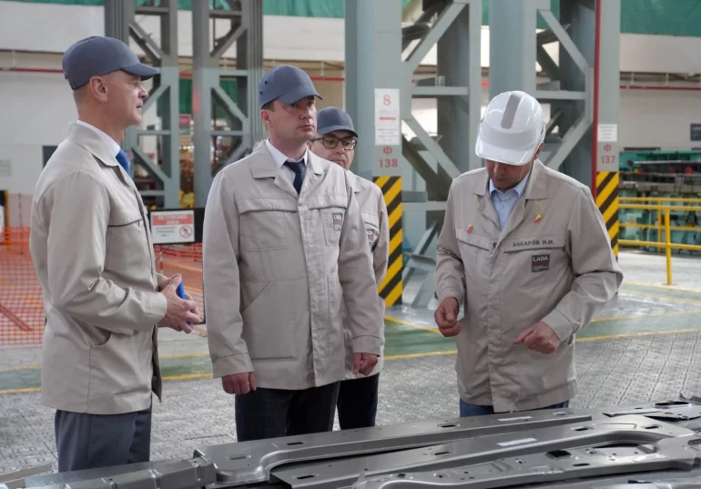 Завод Lada Ижевск посетил федеральный инспектор республики