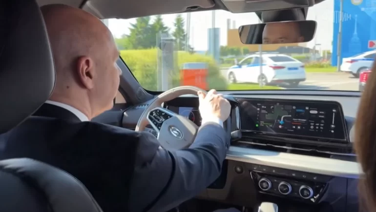 Глава АВТОВАЗа раскрыл подробности тест-драйва Lada Azimut министром финансов