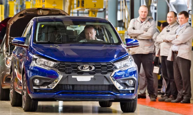 По каким ценам покупают автомобили LADA рабочие АВТОВАЗа осенью 2026 года